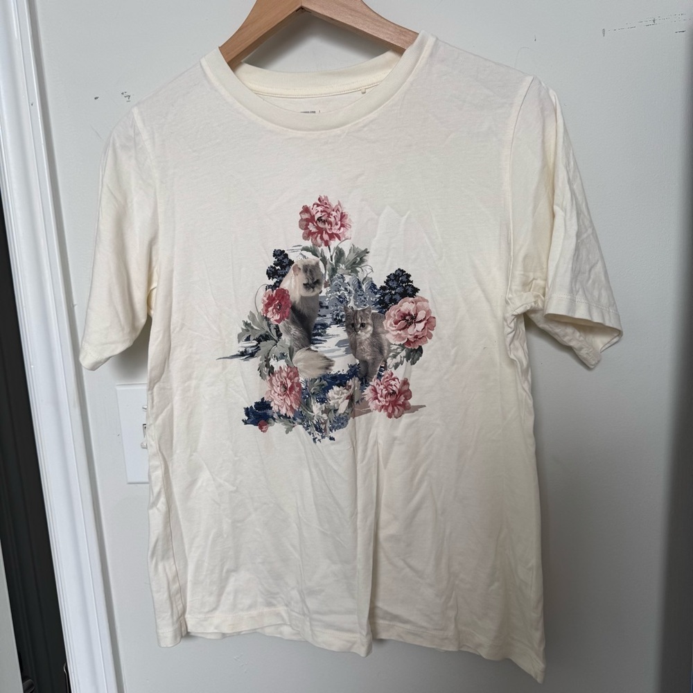 Uniqlo Cat Graphic Tee | Vintage-Inspired Floral Print T-Shirt | White Shirt M - Picture 4 of 7